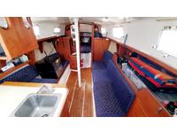 Hunter 33 Click to launch Larger Image