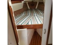 Pearson 323 Hull 319 Click to launch Larger Image