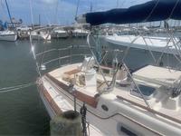 Island Packet 31 Click to launch Larger Image