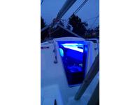 Hunter 27 Click to launch Larger Image