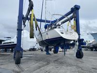 Beneteau Oceanis 323 Click to launch Larger Image