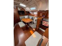 Beneteau Oceanis 381