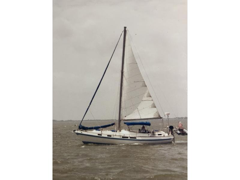 1974 Morgan Out Islander sloop located in Texas for sale