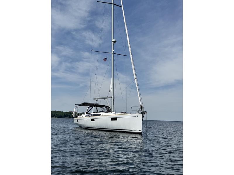 2013 Beneteau Oceanis 48 located in New York for sale