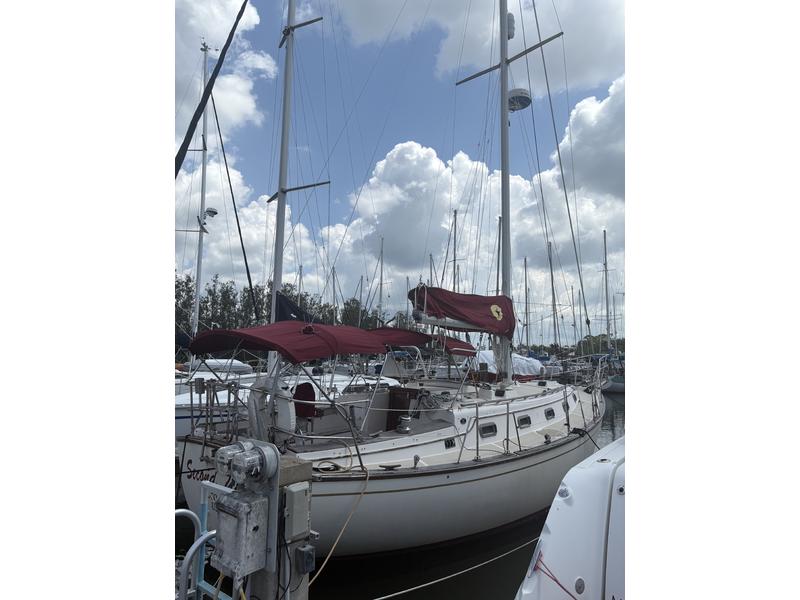 1989 Island Packet 35 located in Florida for sale