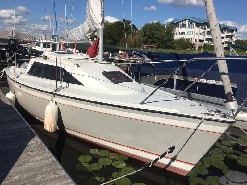 1989 O'Day 240 located in Wisconsin for sale