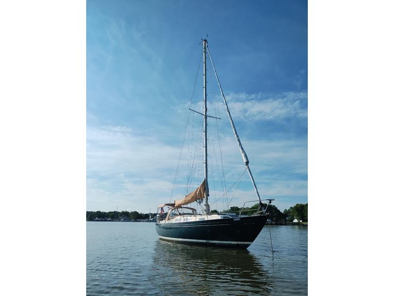 1976 Camper & Nicholson 35 located in Maryland for sale