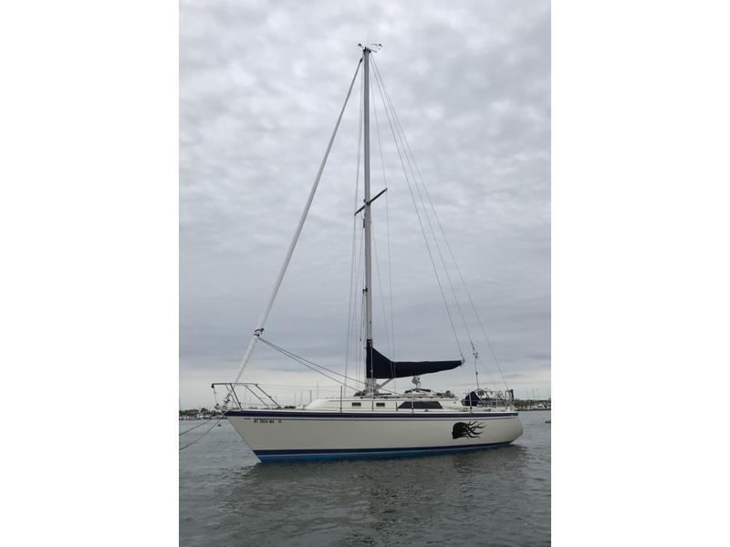 1986 O'day 31 located in New York for sale