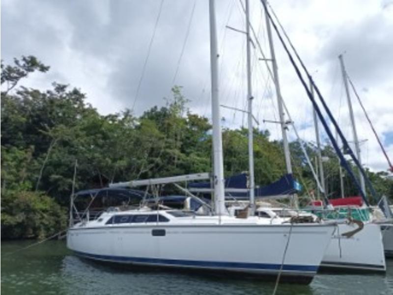 1992 Hunter Vision 36 located in Florida for sale