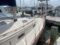 Island Packet 31 Click to launch Larger Image